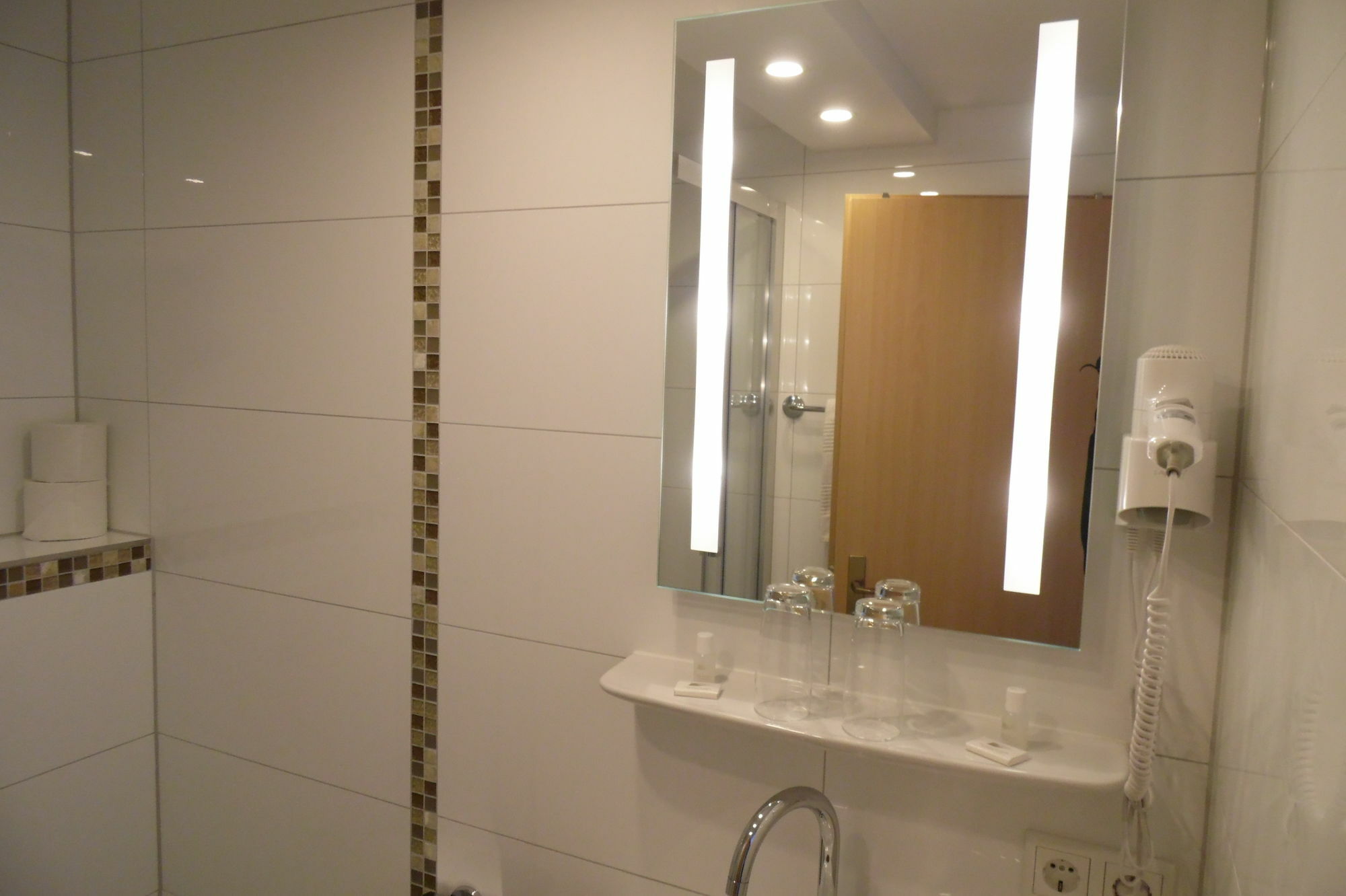Rheinmetropole Hotel Düsseldorf Extérieur photo